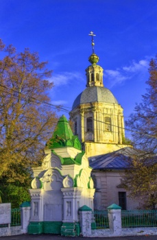 Храм Святой Троицы в Зарайске - осенняя фотография