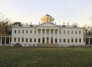 Церковь Троицы Живоначальной в усадьбе Остафьево