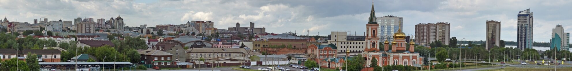 Панорамный вид города Барнаула с храмом в честь иконы Божией Матери «Знамение»