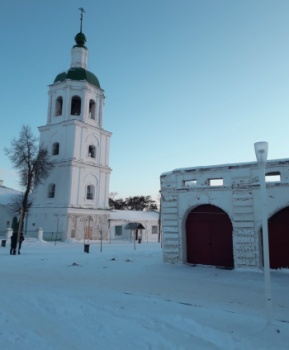 Храм Святой Троицы в Зарайске - зимний вид