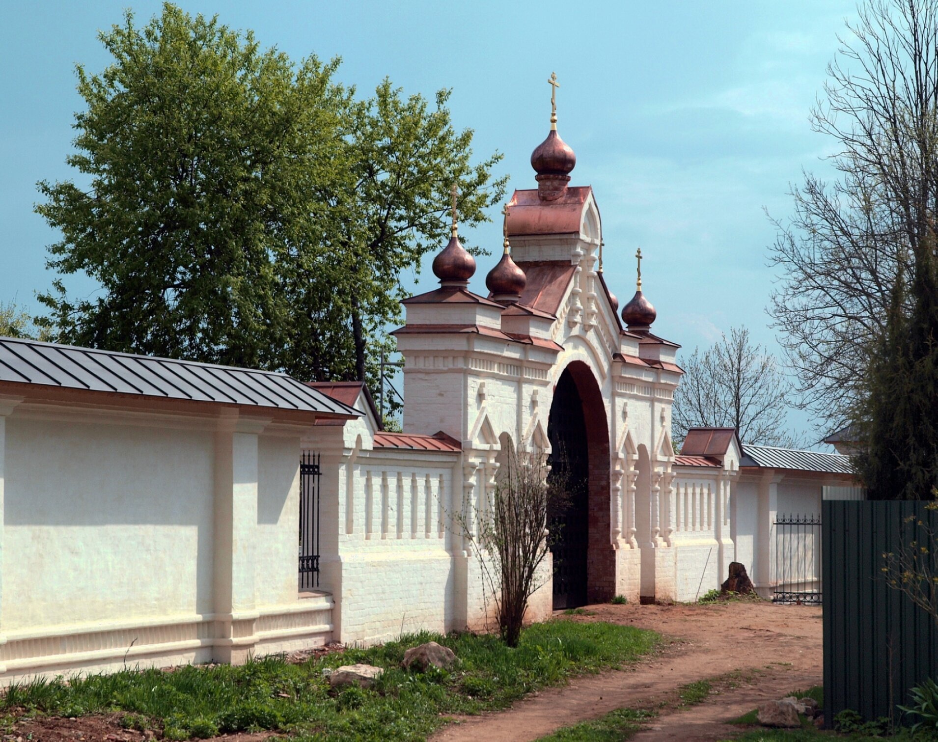Входные ворота церкви Входа Господня в Иерусалим (Верея)