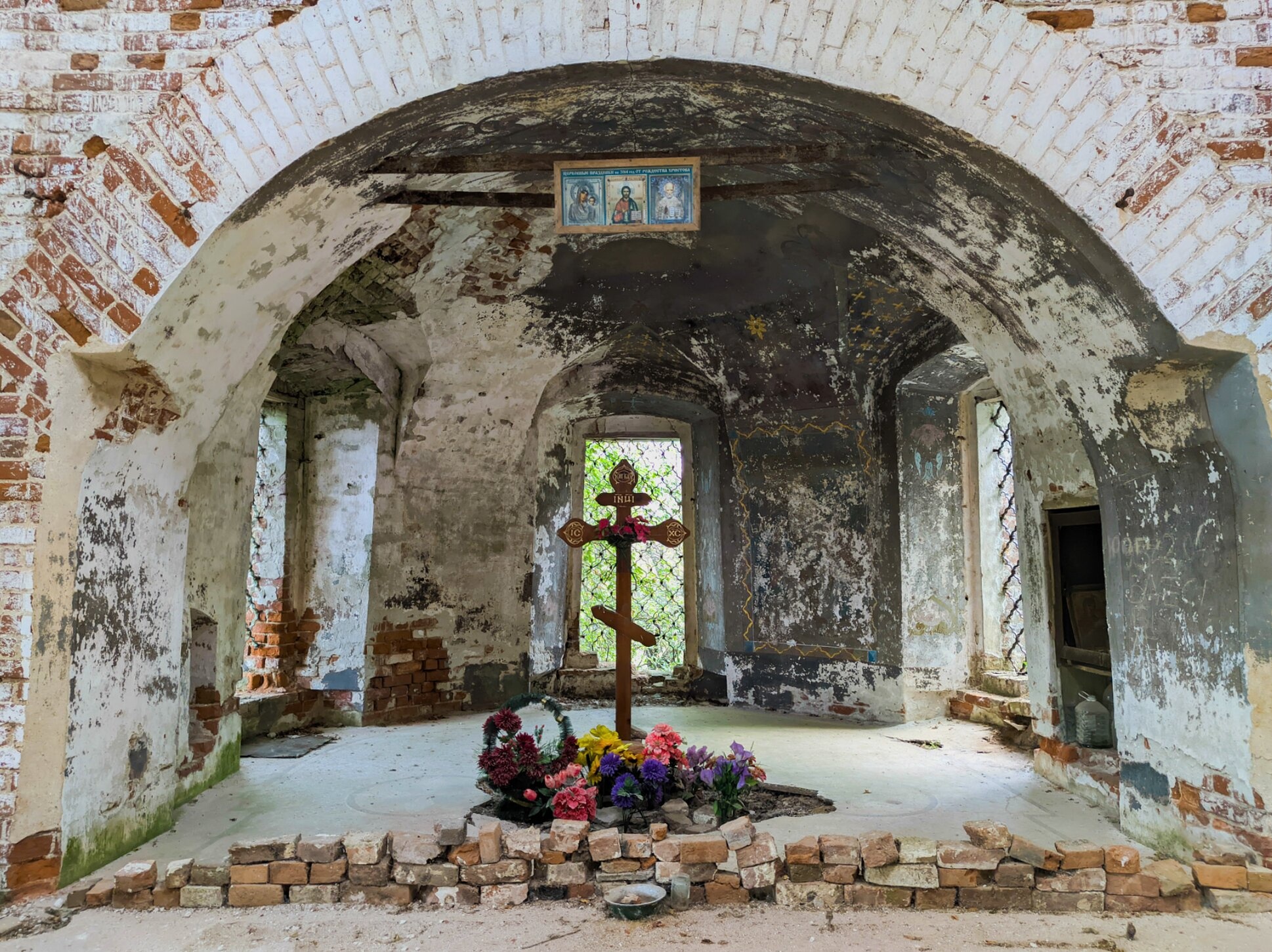 Интерьер Вознесенской церкви в селе Красное