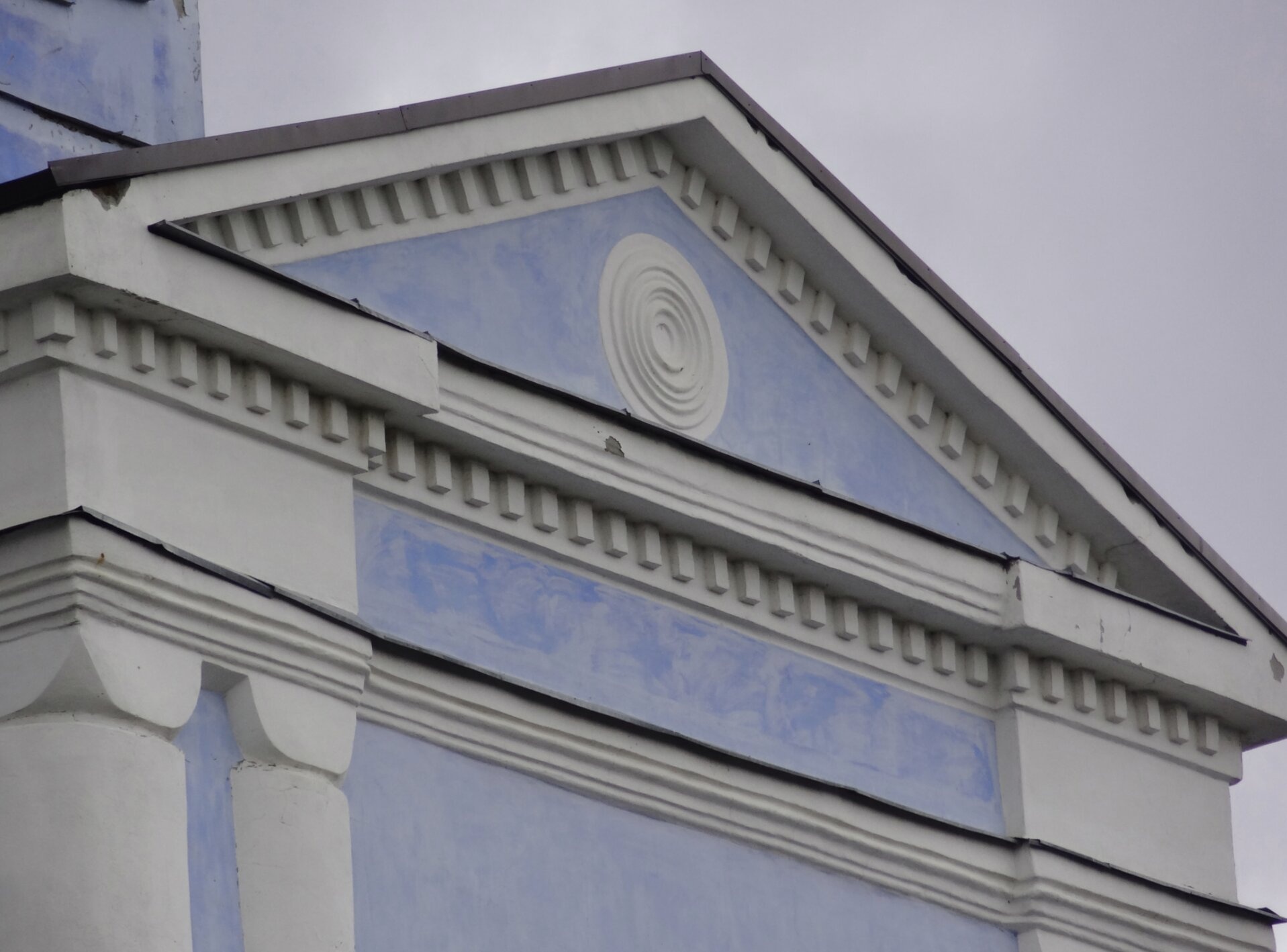 Фрагмент архитектуры Покровской церкви (1883 г.) в Каменске-Уральском