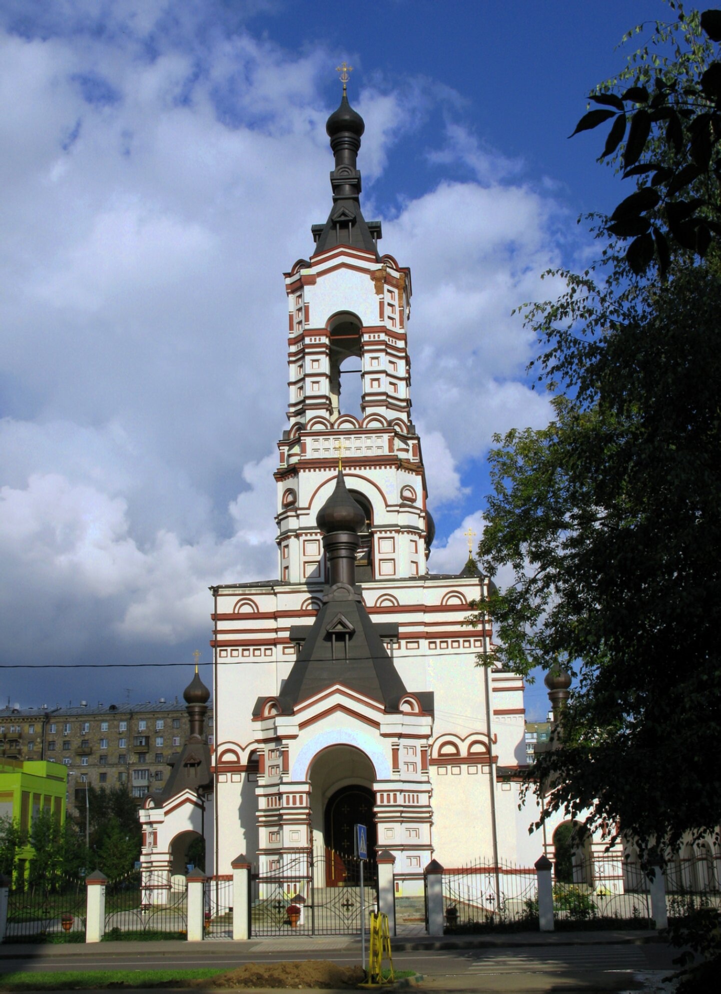 Храм великомученика Димитрия Солунского на Благуше