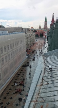 Улица Никольская с Заиконоспасским монастырём в Москве