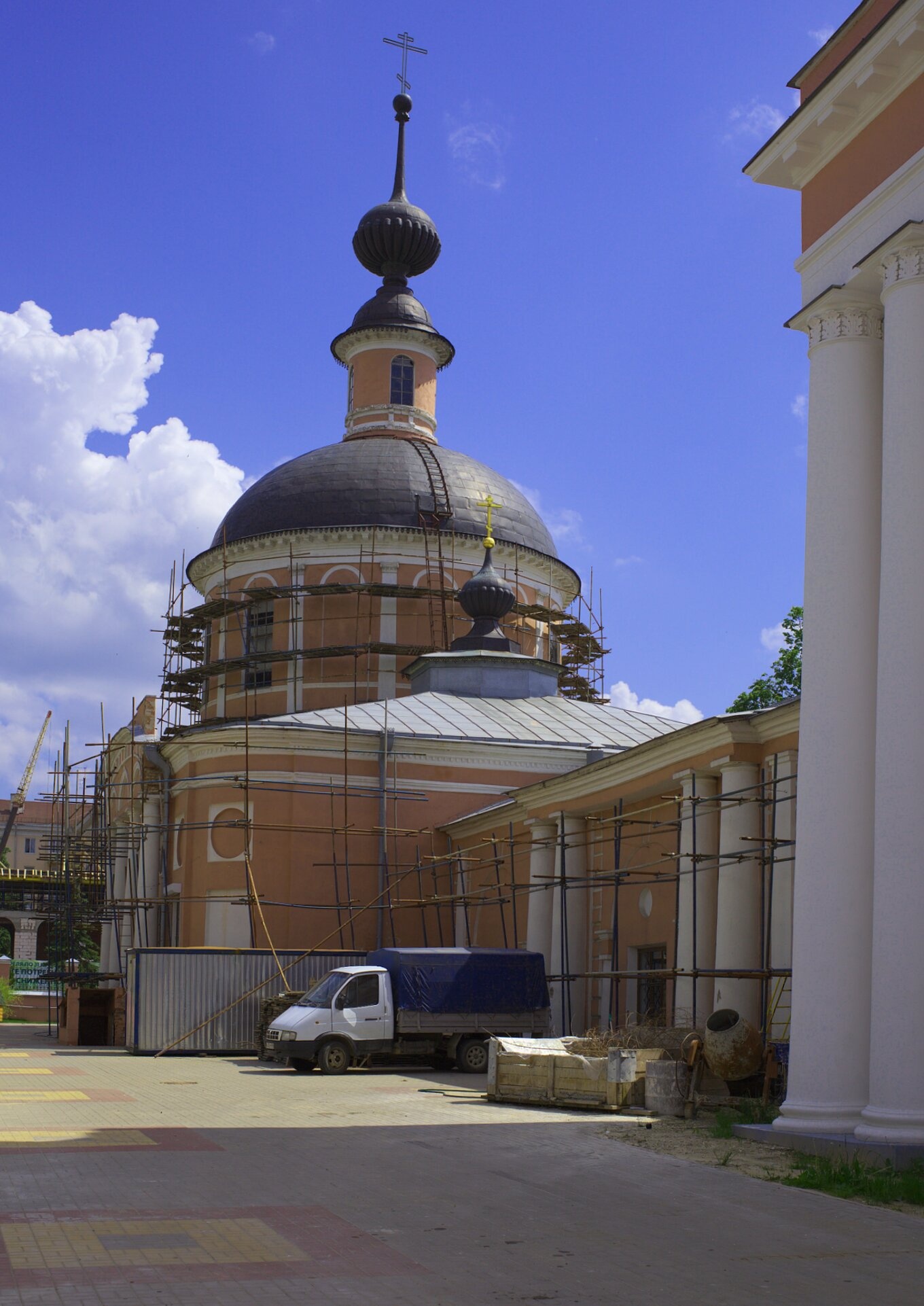 Церковь Жён-Мироносиц в Калуге во время реставрационных работ