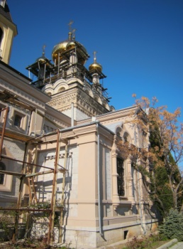 Храм Архистратига Михаила в Алупке