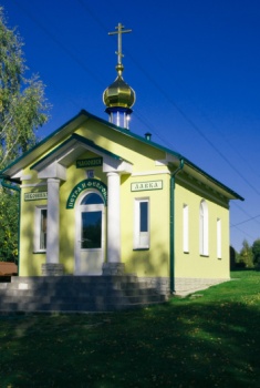 Часовня Петра и Февронии при Никольской церкви в деревне Белое