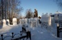 Церковь Василия Великого в Чёрном: зимний вид с памятником