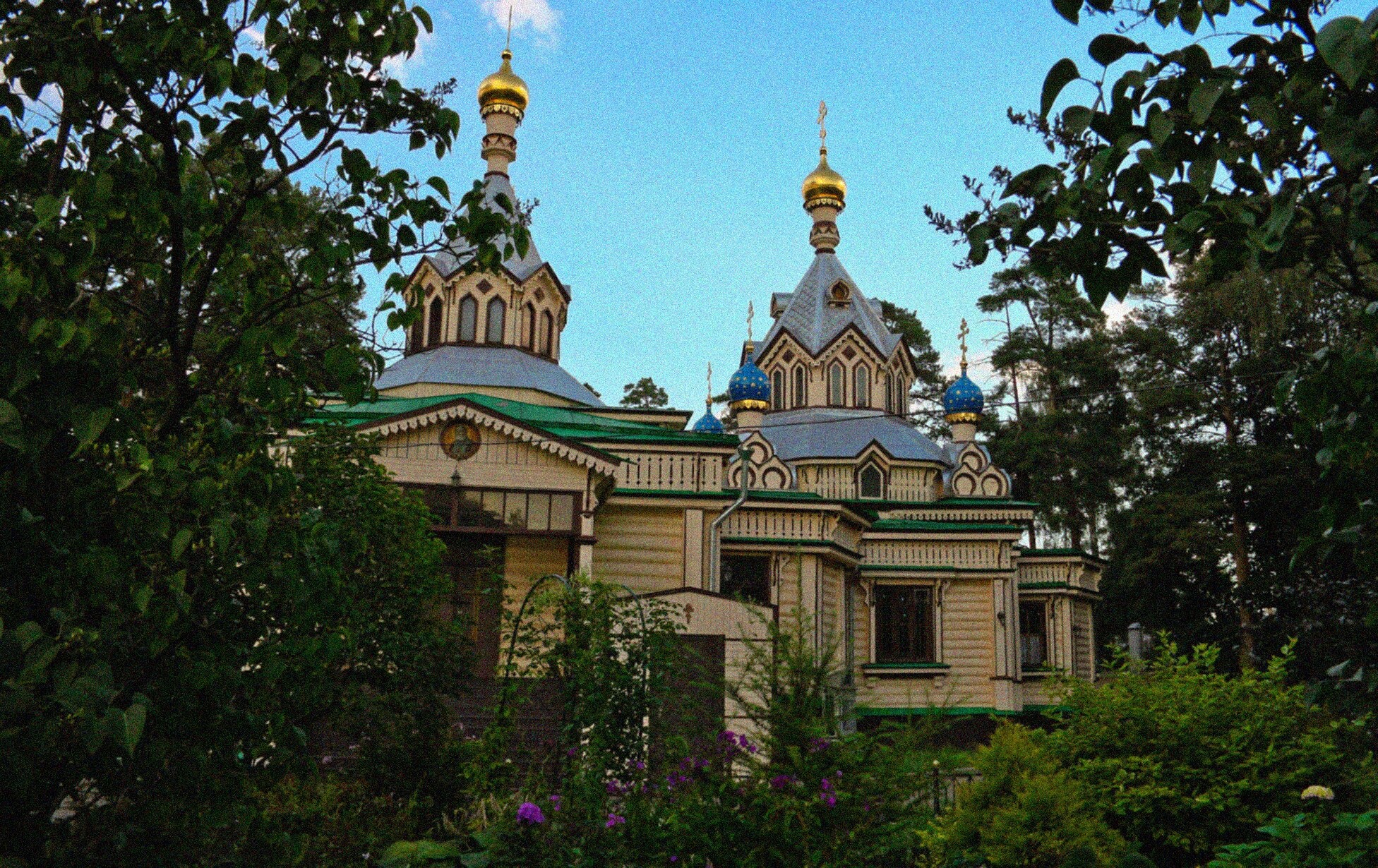 Храм Троицы Живоначальной в поселке Удельная