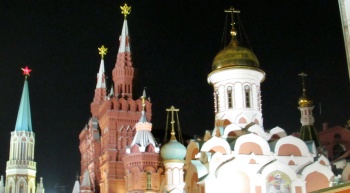 Ночной Казанский собор и Государственный исторический музей на Красной площади