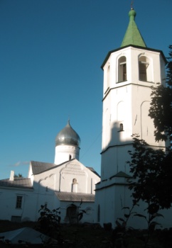 Церковь Димитрия Солунского с колокольней в Великом Новгороде