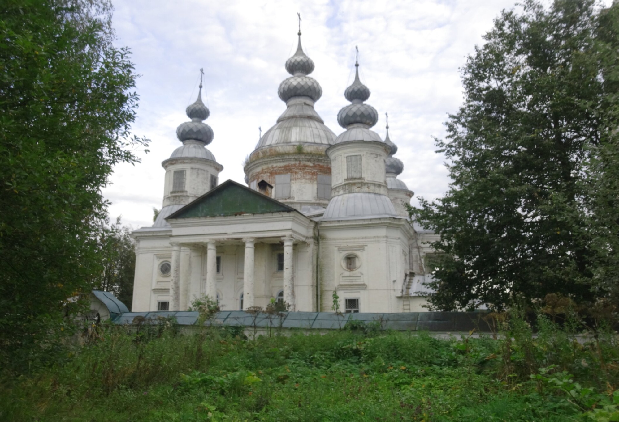 Троицкая церковь в селе Острецово