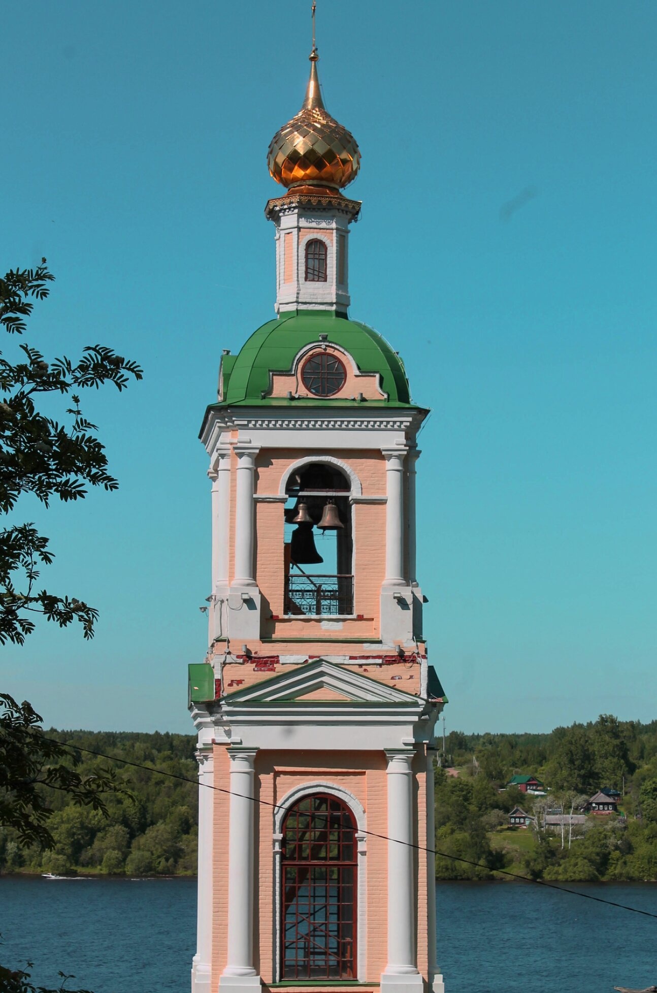 Колокольня Воскресенской церкви в Плёсе