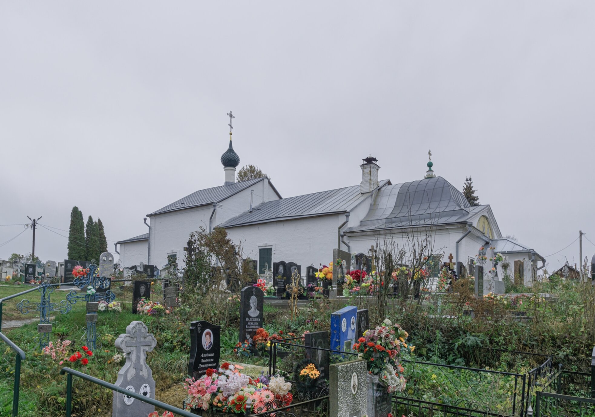 Троицкая церковь на кладбище в селе Толгоболь