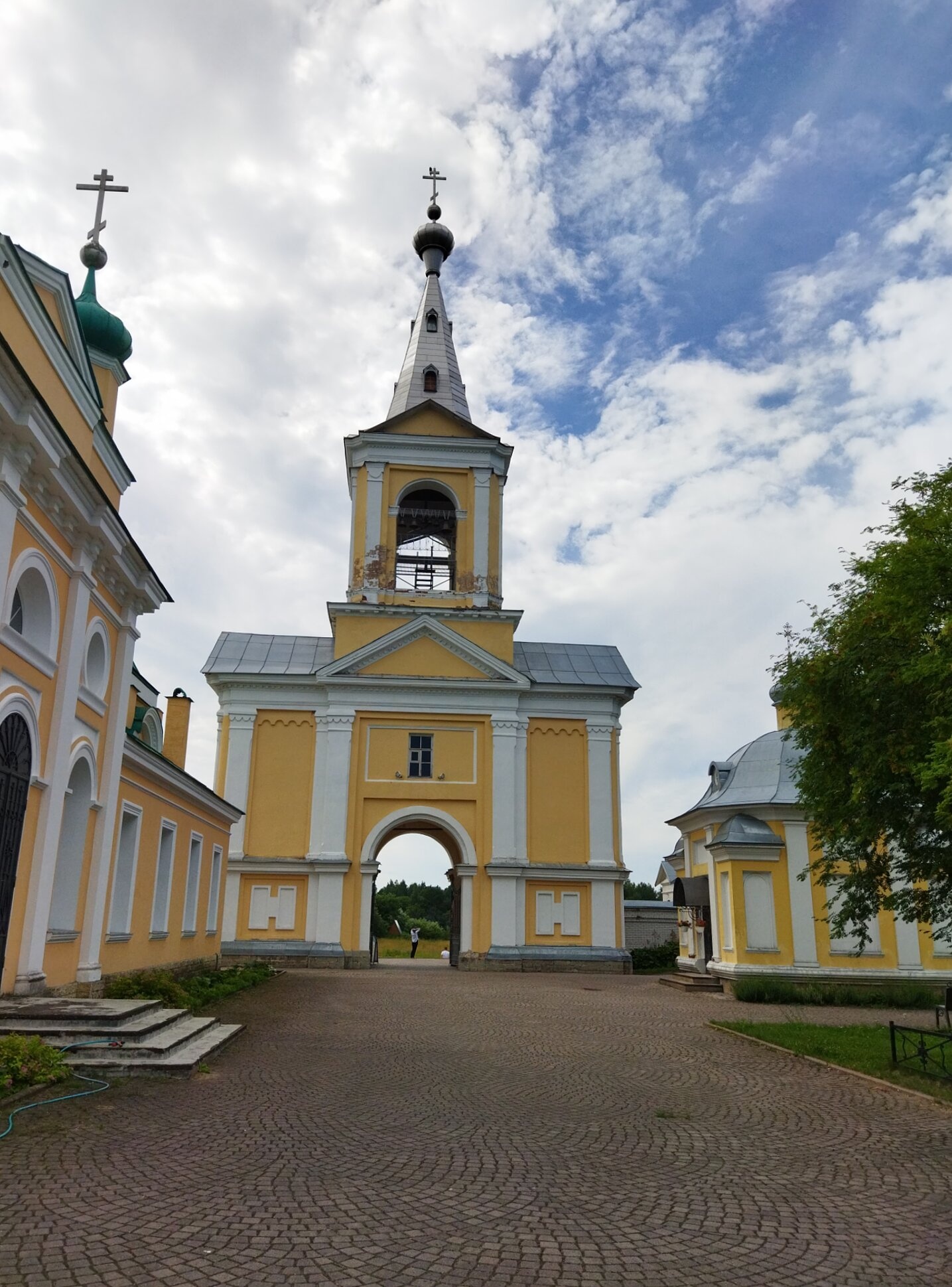 Колокольня Введено-Оятского женского монастыря