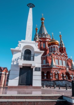 Михайло-Архангельский собор и Братская могила в Ижевске