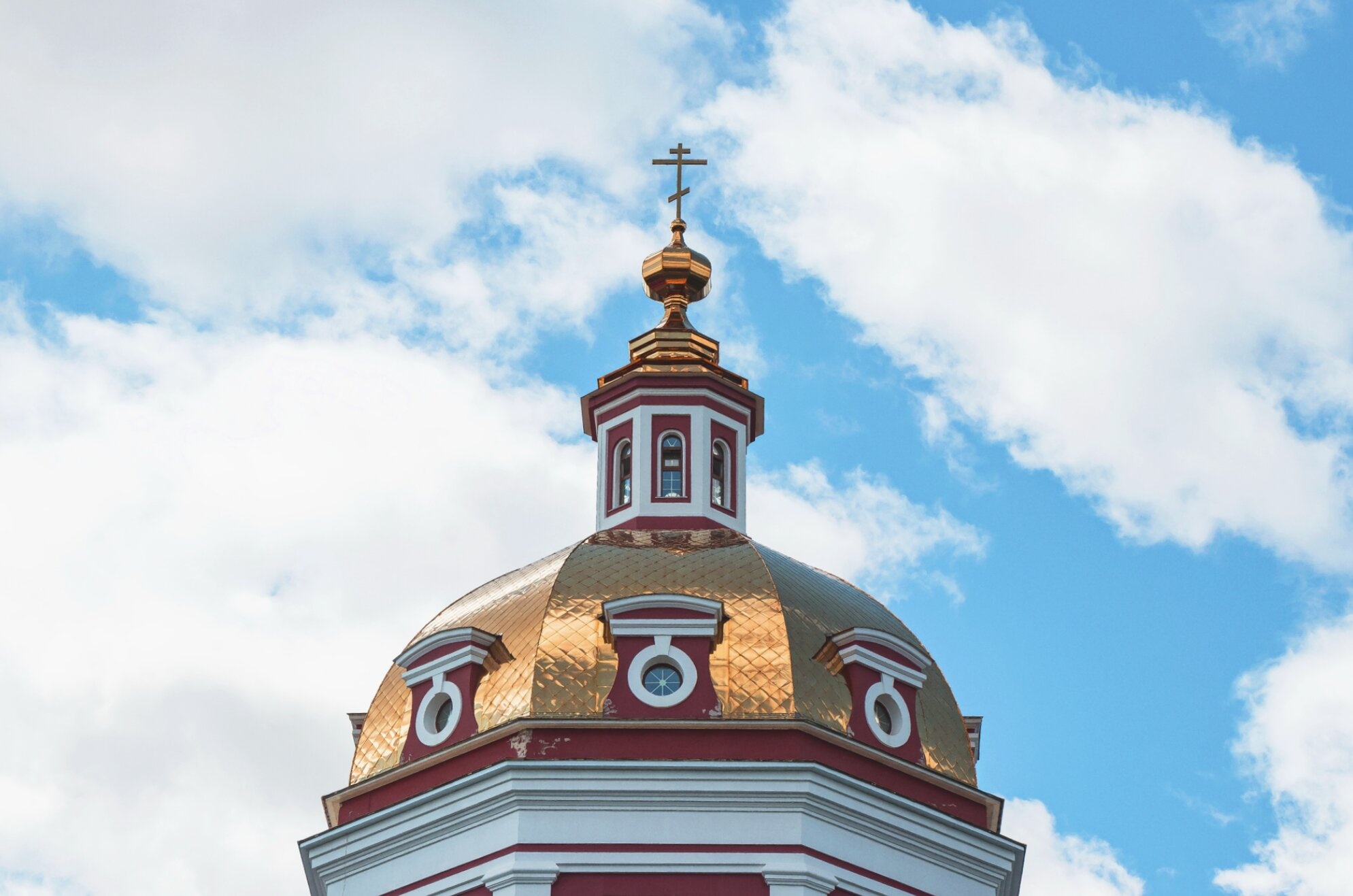 Мозаичный образ Спасителя на фасаде Спасского собора в Кирове