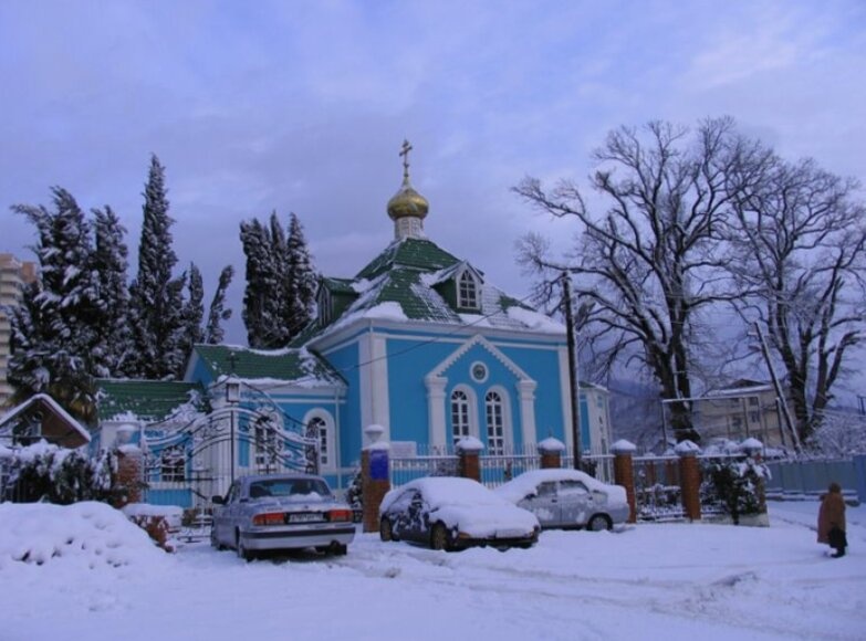 Храм Рождества Пресвятой Богородицы в Лазаревском - зимняя фотография
