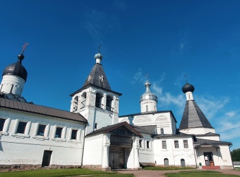 Ансамбль Ферапонтова монастыря на берегу Бородаевского озера