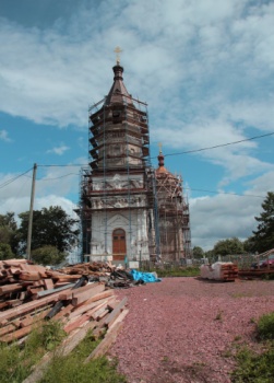 Церковь в селе Иссад во время реставрационных работ