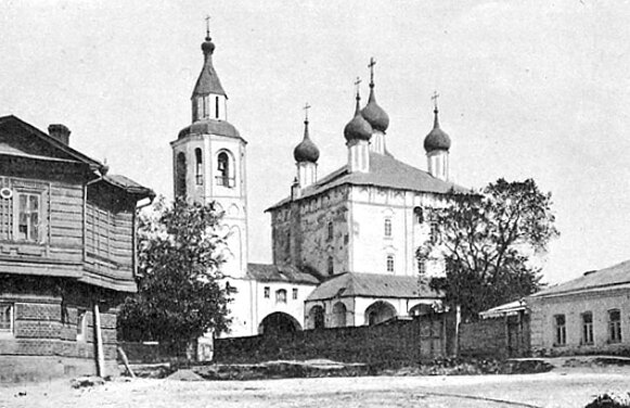 Историческая фотография Крестовоздвиженской церкви в Серпухове 1905 года