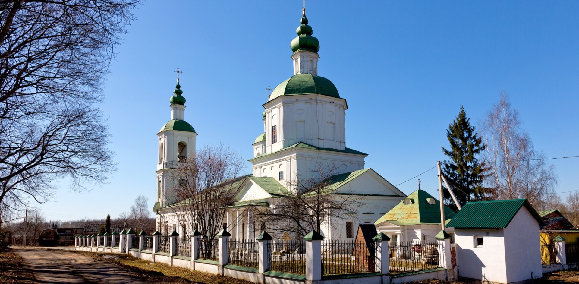 Храм Воскресения Христова в селе Молоди