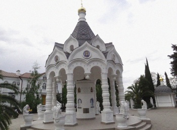 Часовня на территории Собора Святого Архангела Михаила в Сочи