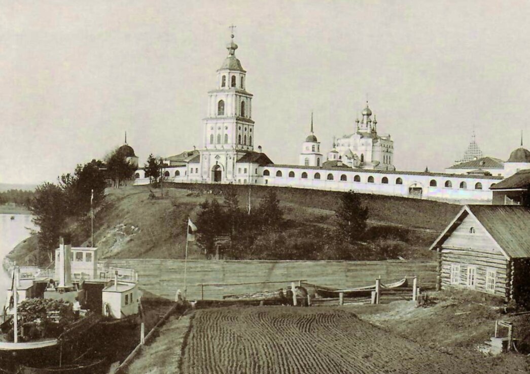 Артемиево-Веркольский мужской монастырь на фотографии