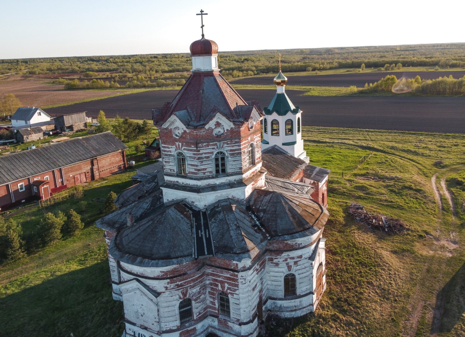 Церковь Сошествия Святого Духа в Зачачье - аэрофотосъемка