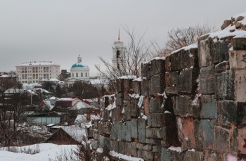 Вид на храмы Серпухова от древнего Кремля