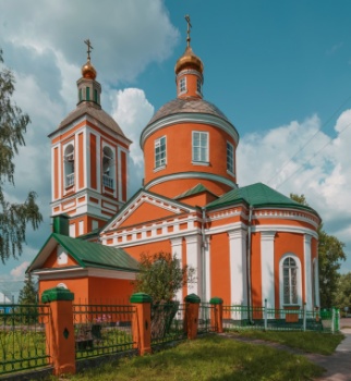 Свято-Троицкий храм в городе Бологое