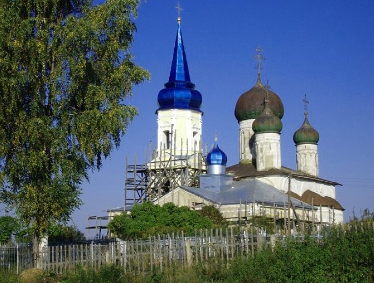Успенская церковь в селе Иванищи