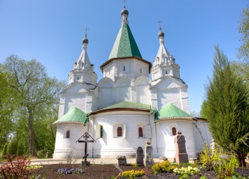 Храм Живоначальной Троицы в Троицком-Голенищеве