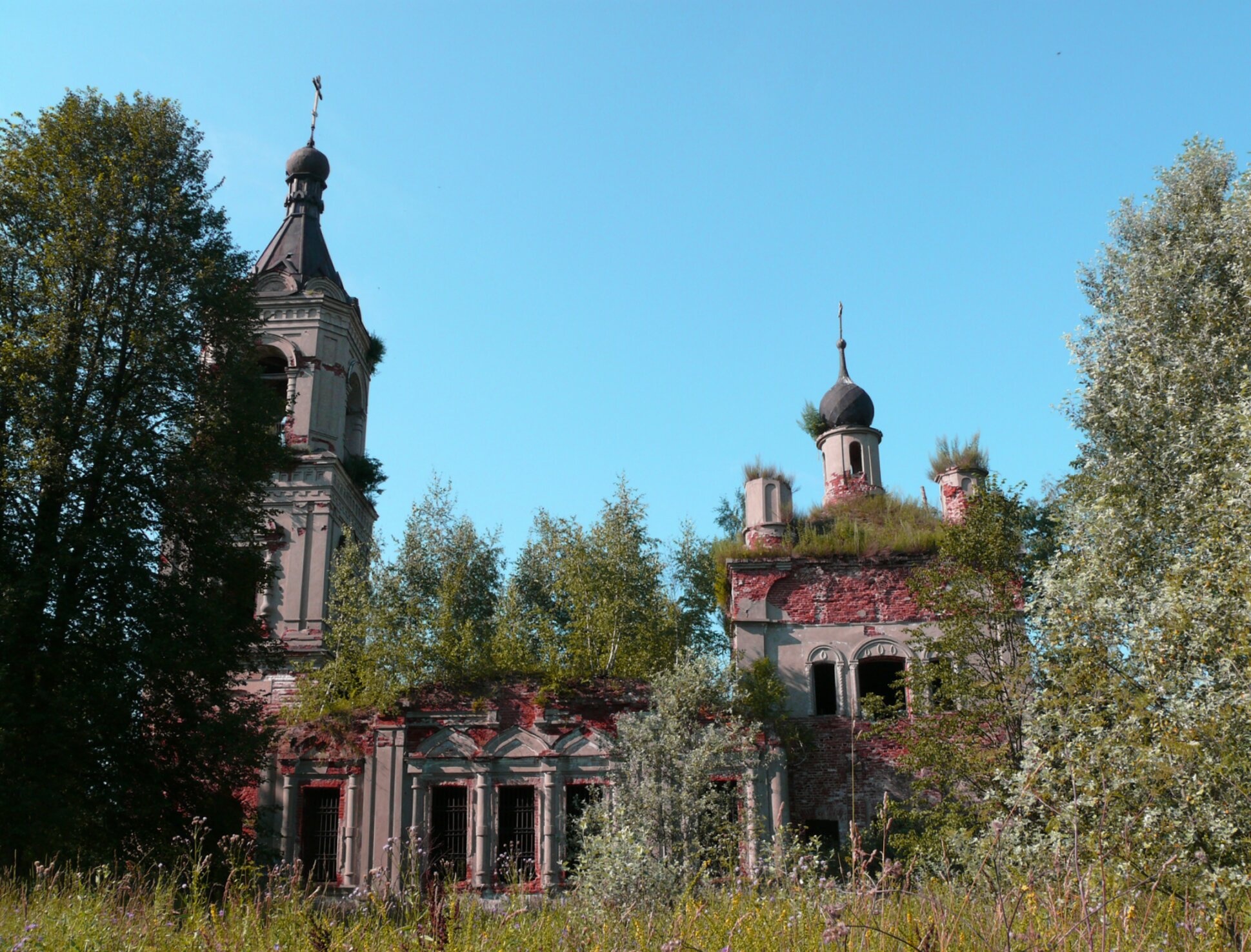 Заброшенная Церковь Николая Чудотворца в селе Передоль