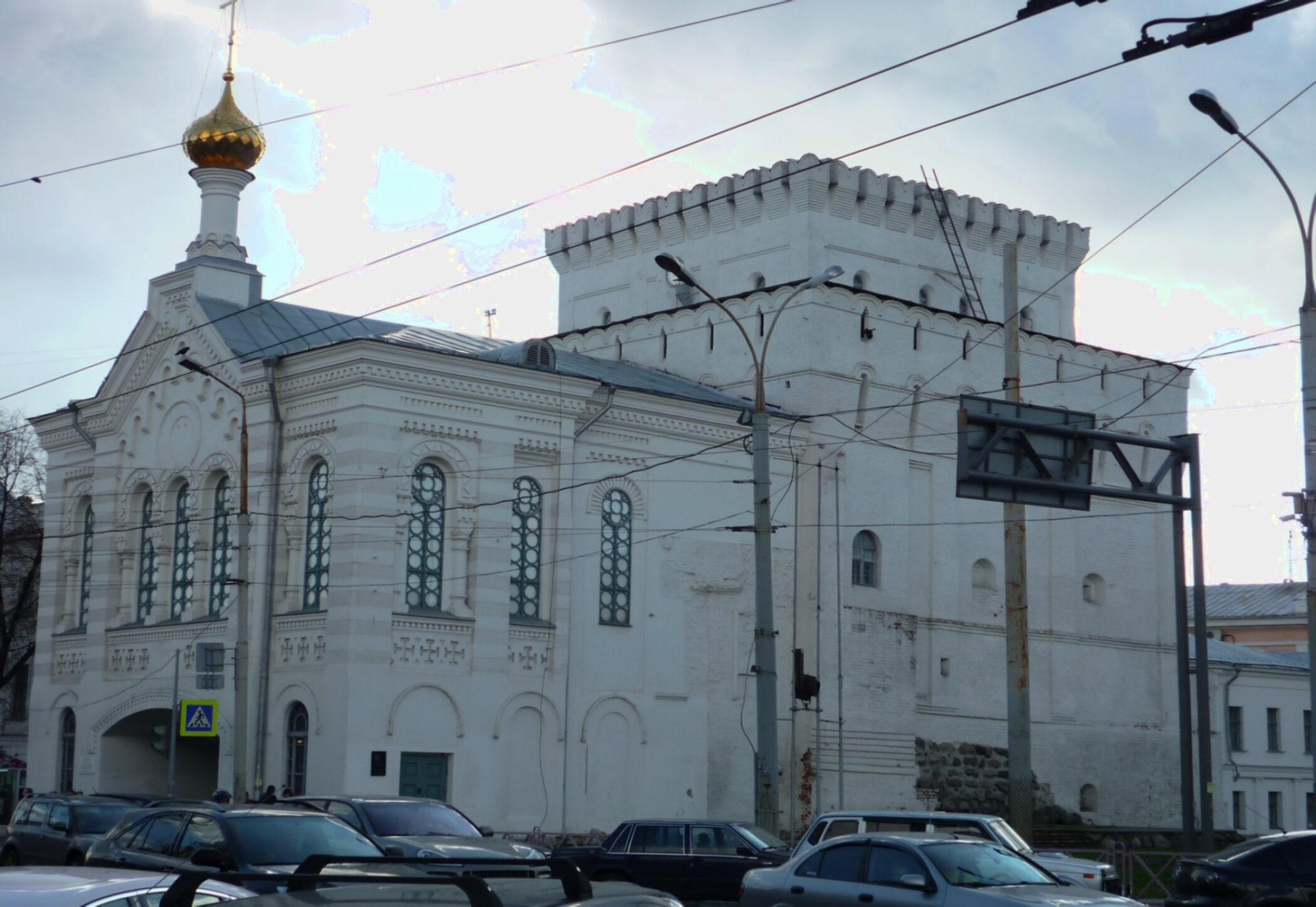 Власьевская башня и Знаменская церковь в Ярославле