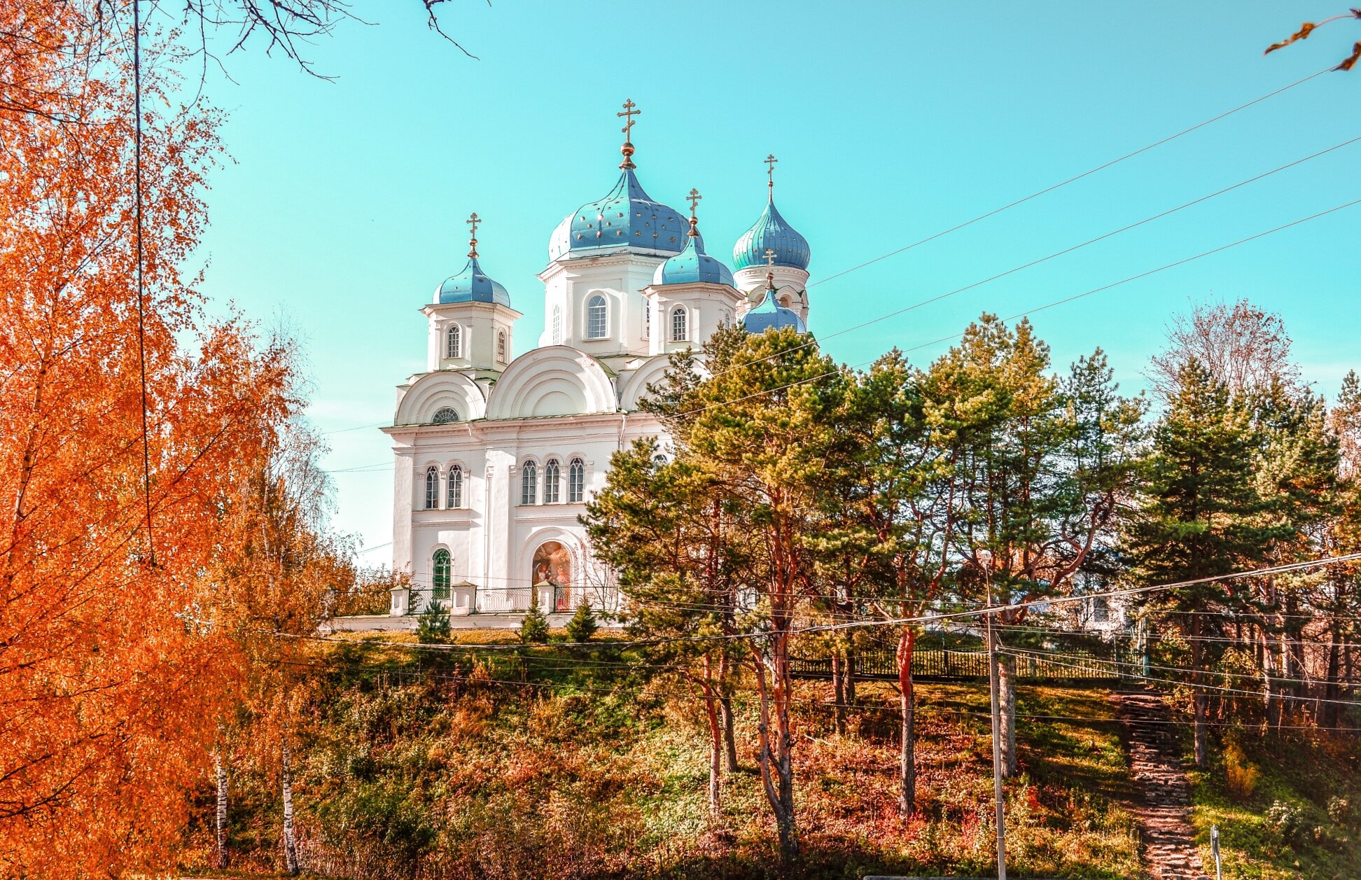 Церковь Михаила Архангела в Торжке на фотографии