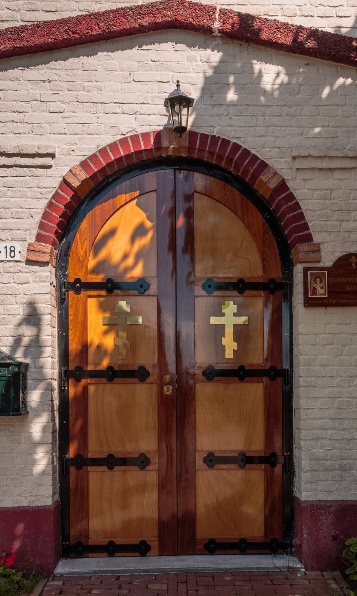 Вход в Русский православный монастырь в Хемелюме