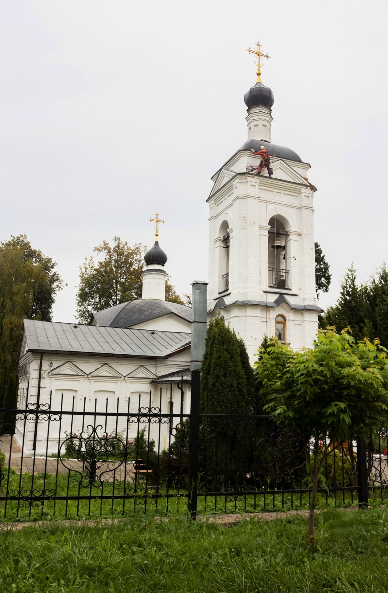 Храм Святителя Алексия, митрополита Московского, в усадьбе Середниково