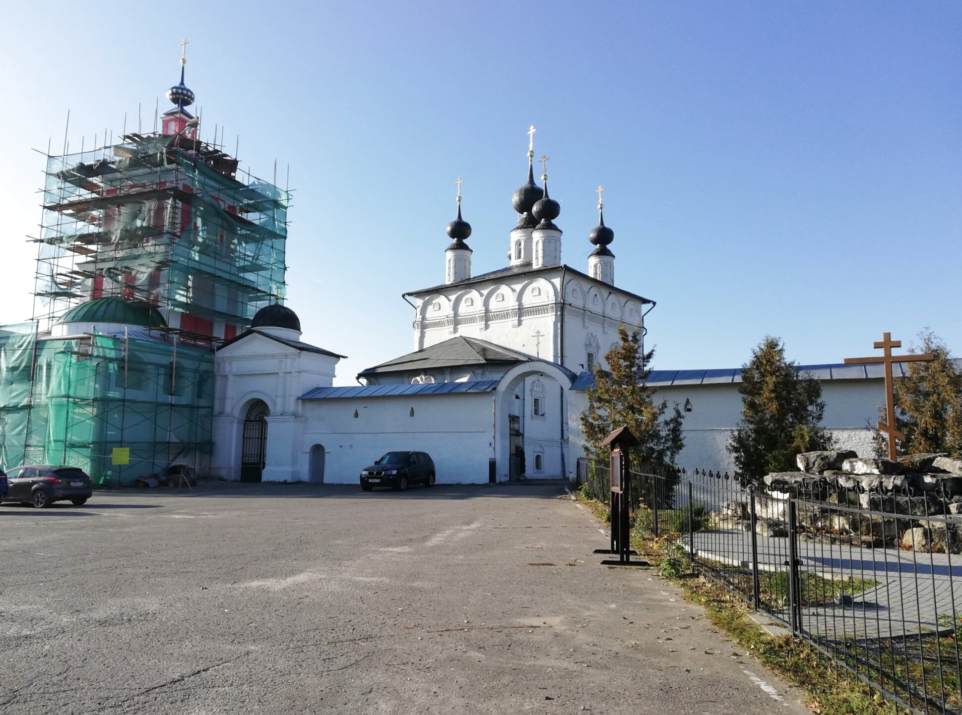 Свято-Троицкий Белопесоцкий женский монастырь на фотографии