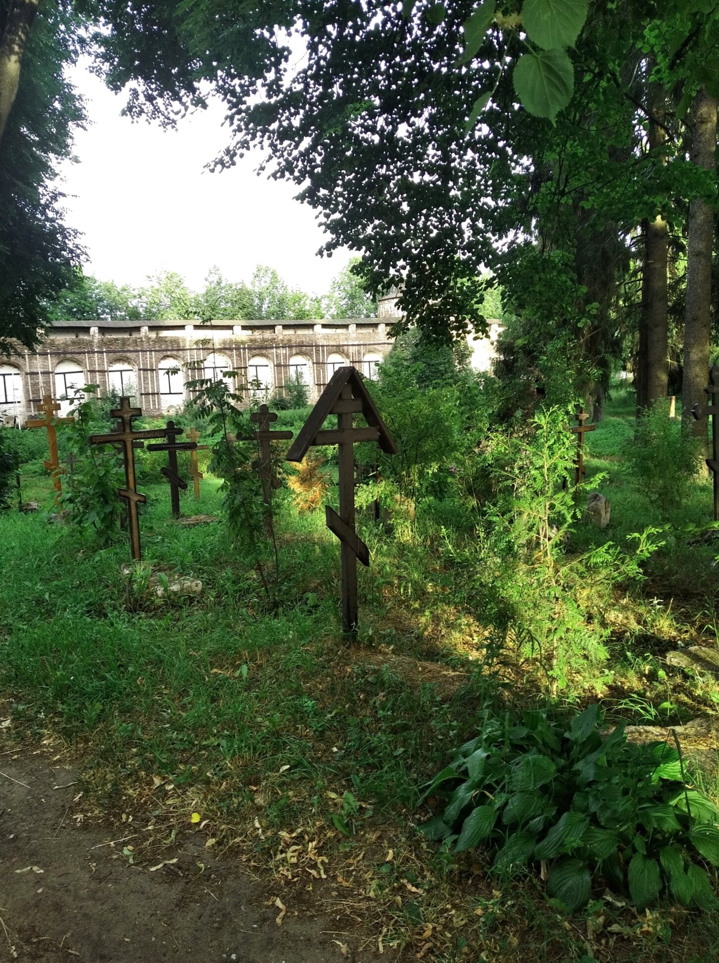 Погост Борисоглебского монастыря: застывшая память в камне и дереве