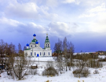 Храм Живоначальной Троицы в селе Сысоево зимой