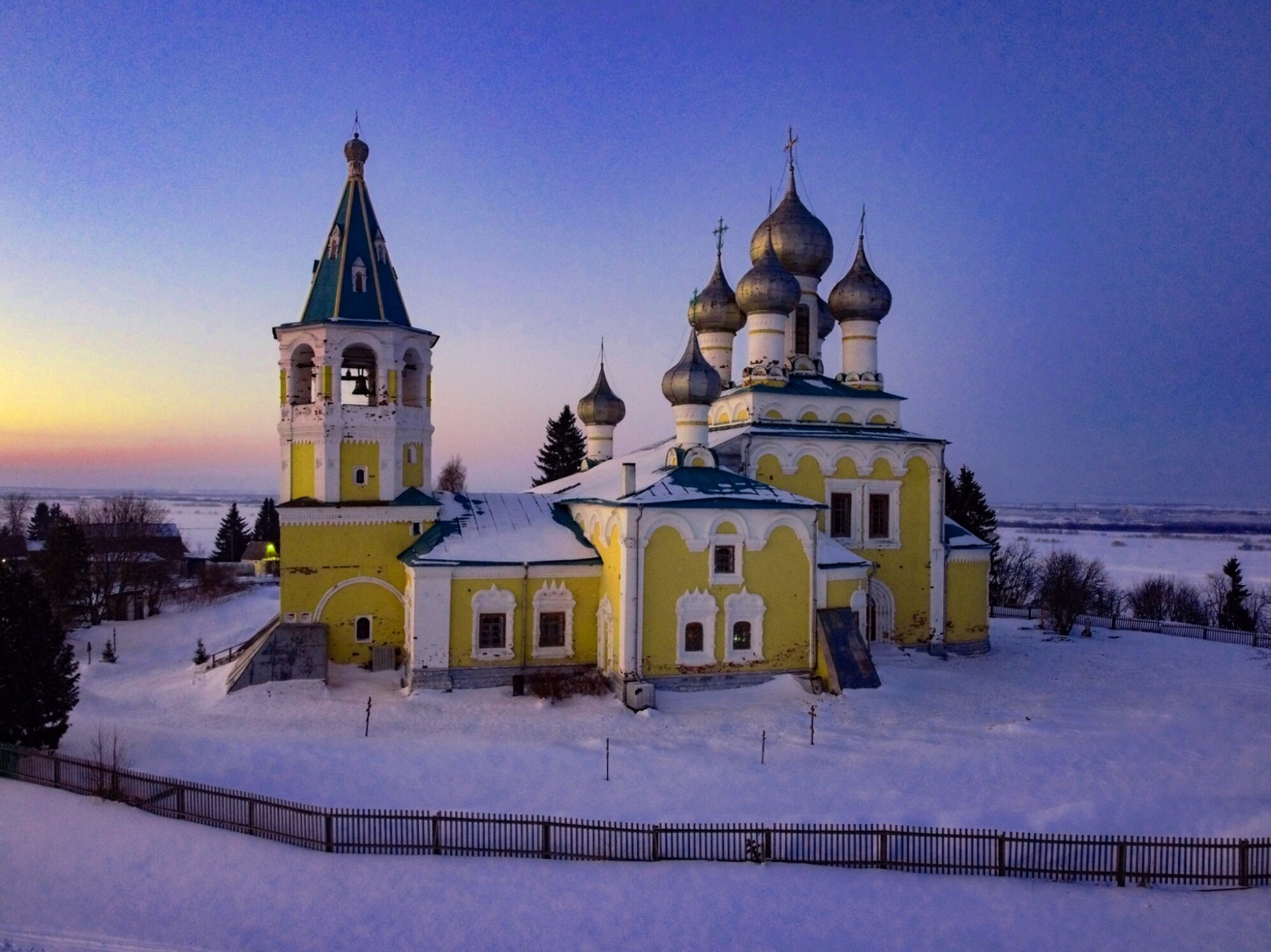 Церковь Воскресения Словущего в Матигорах