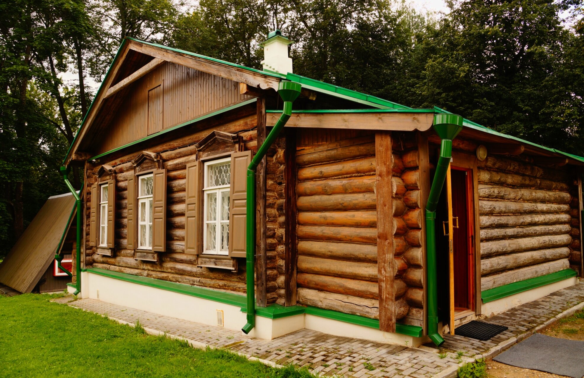 Васильевская церковь в усадьбе Абрамцево