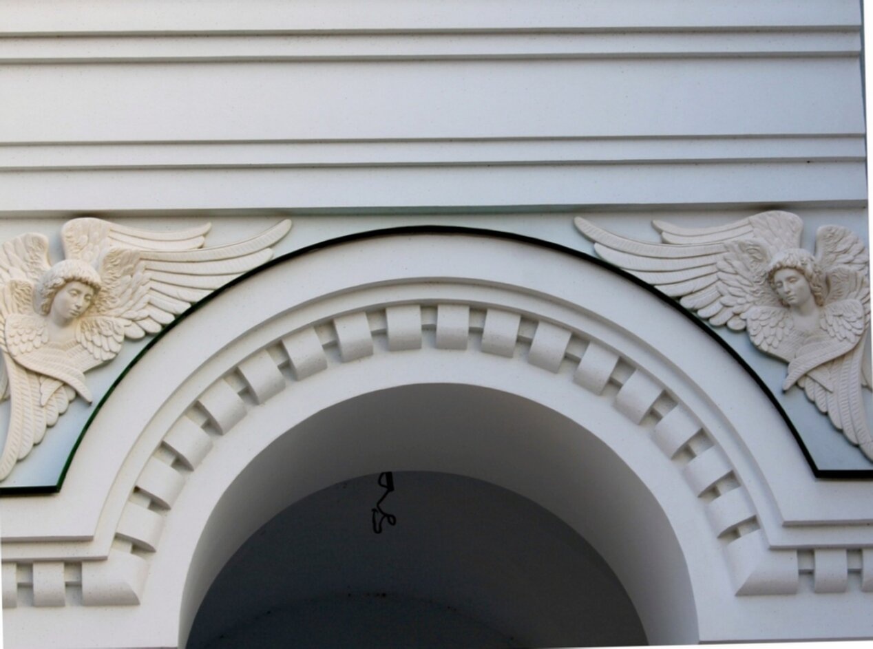 Архитектурный декор Свято-Троицкого храма в Батайске