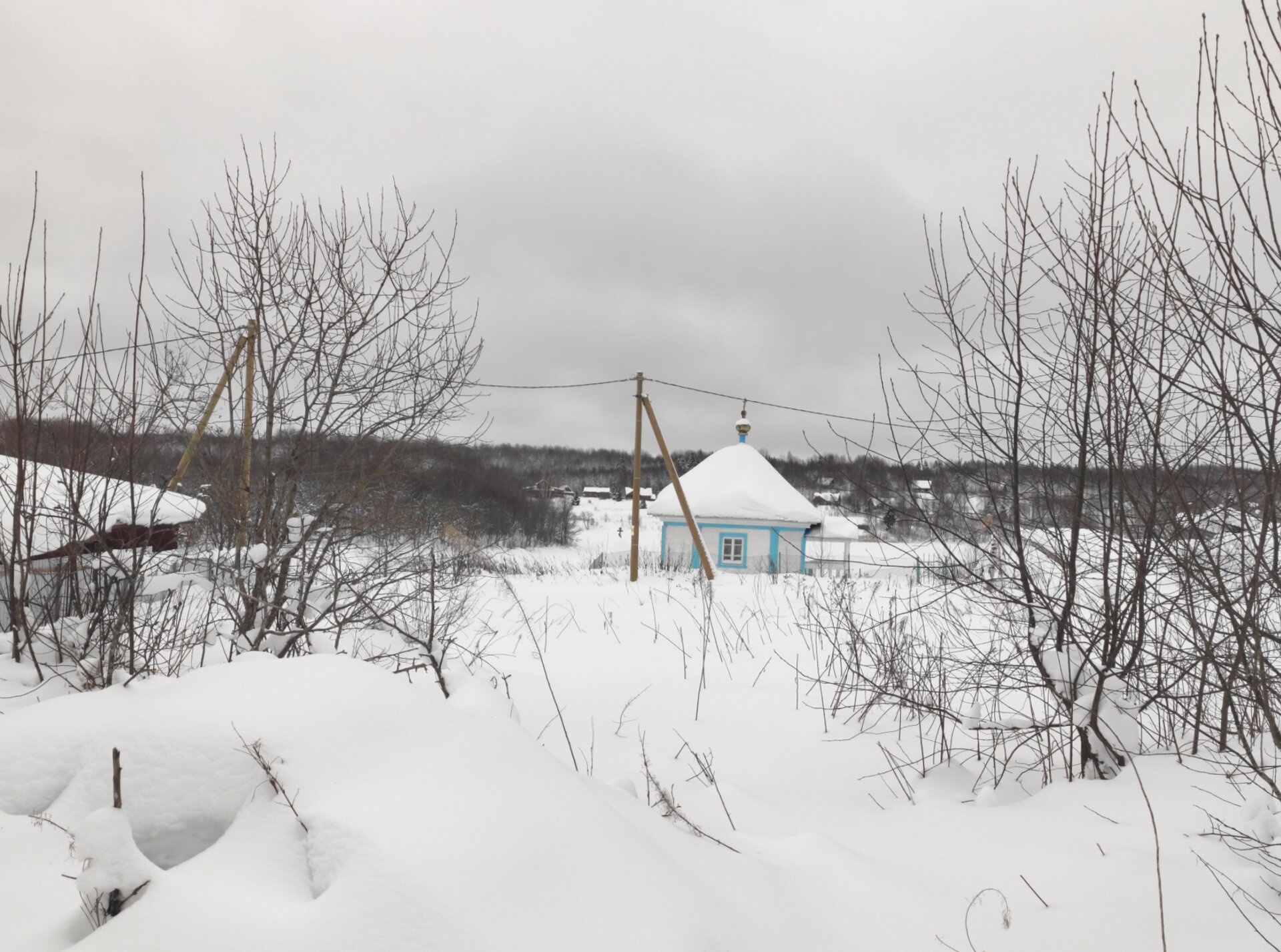 Часовня иконы Божией Матери «Троеручица» в деревне Люговичи