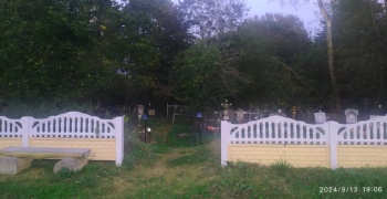 Вход на кладбище при Церкви Богоявления Господня в Парфёново