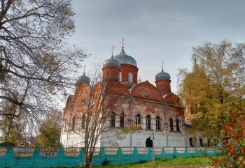Храм Живоначальной Троицы в селе Внуково