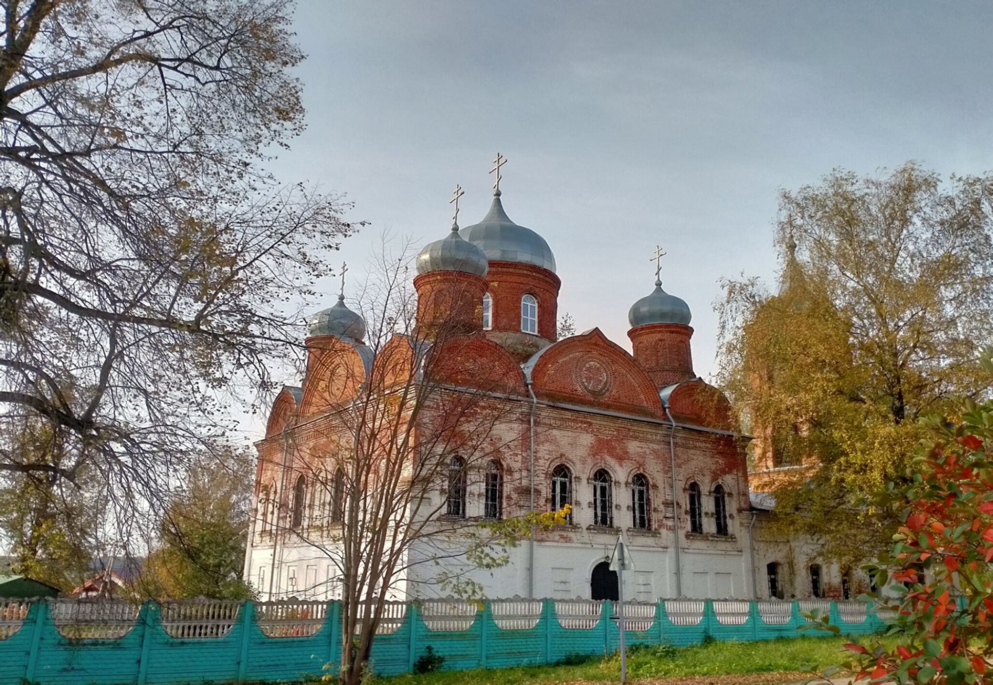 Храм Живоначальной Троицы в селе Внуково