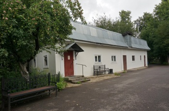 Территория Крестовоздвиженского собора в Санкт-Петербурге
